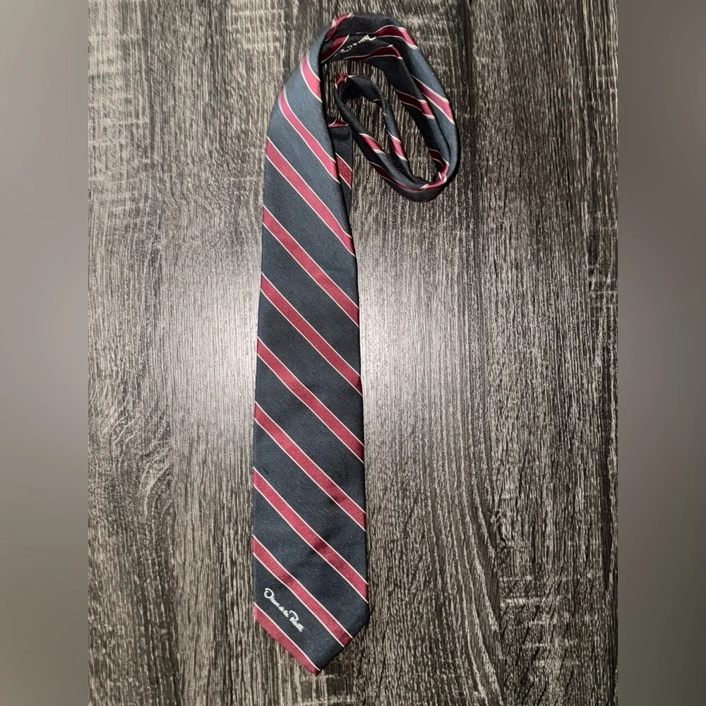 Oscar de la Renta Vintage Charcoal and Burgundy Striped Tie